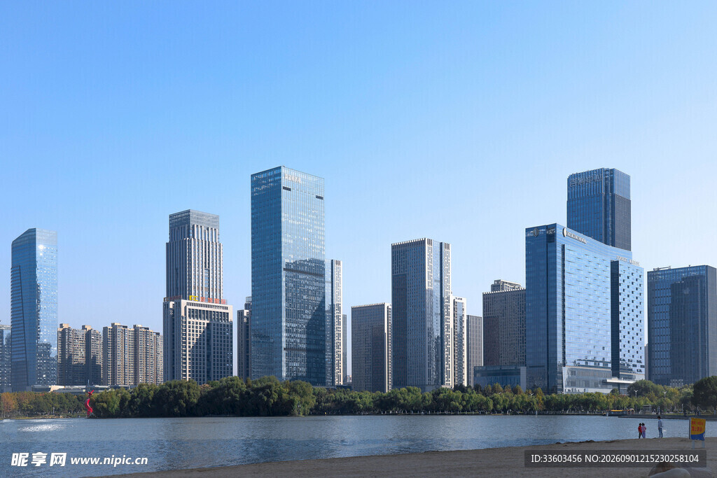 城市天际线临水高楼景观