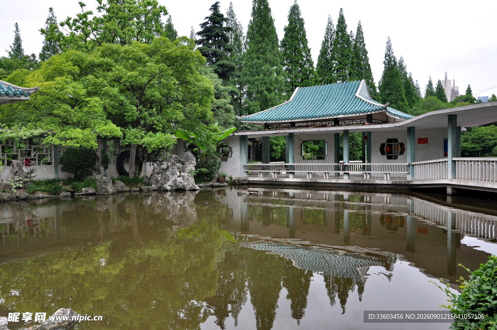 中式园林池塘景观