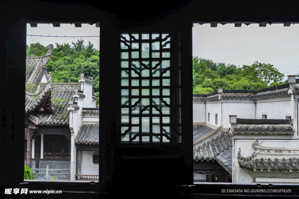 透过窗棂看中式古建筑