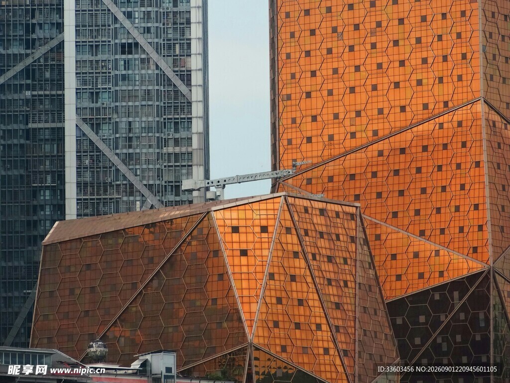 橙色几何造型建筑外观