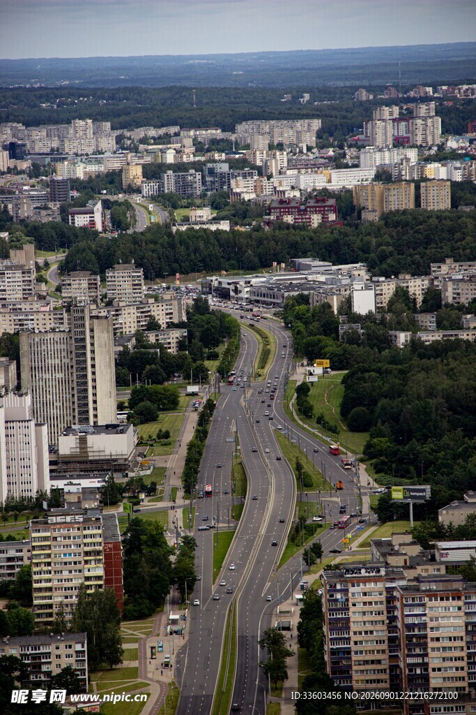 城市道路与建筑群景观