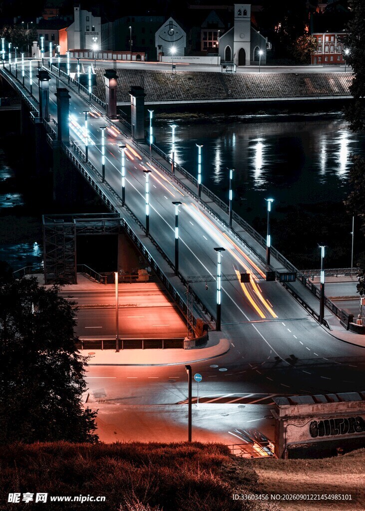 城市桥梁夜景车流光影