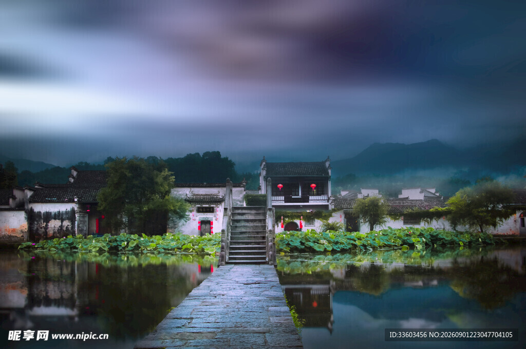 江南水乡古村烟雨朦胧景