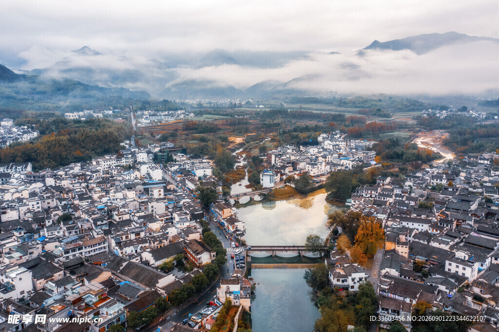 江南水乡小镇俯瞰美景