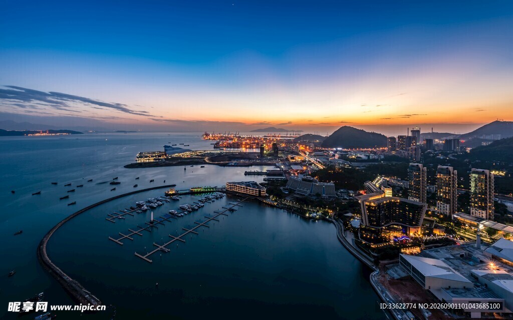 城市海滨黄昏美丽风光
