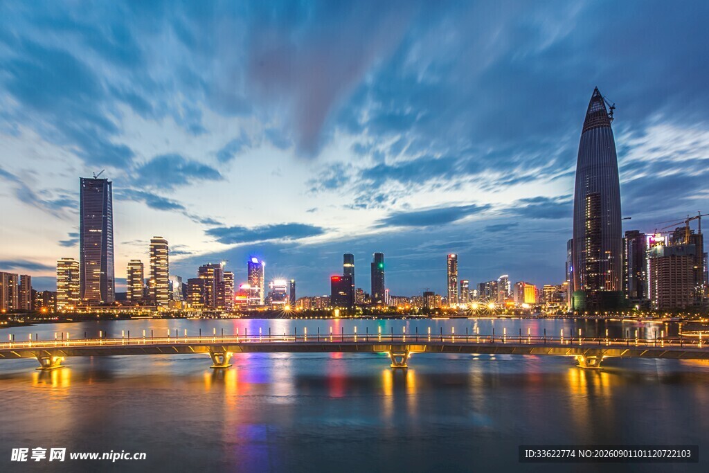 城市河畔璀璨夜景风光