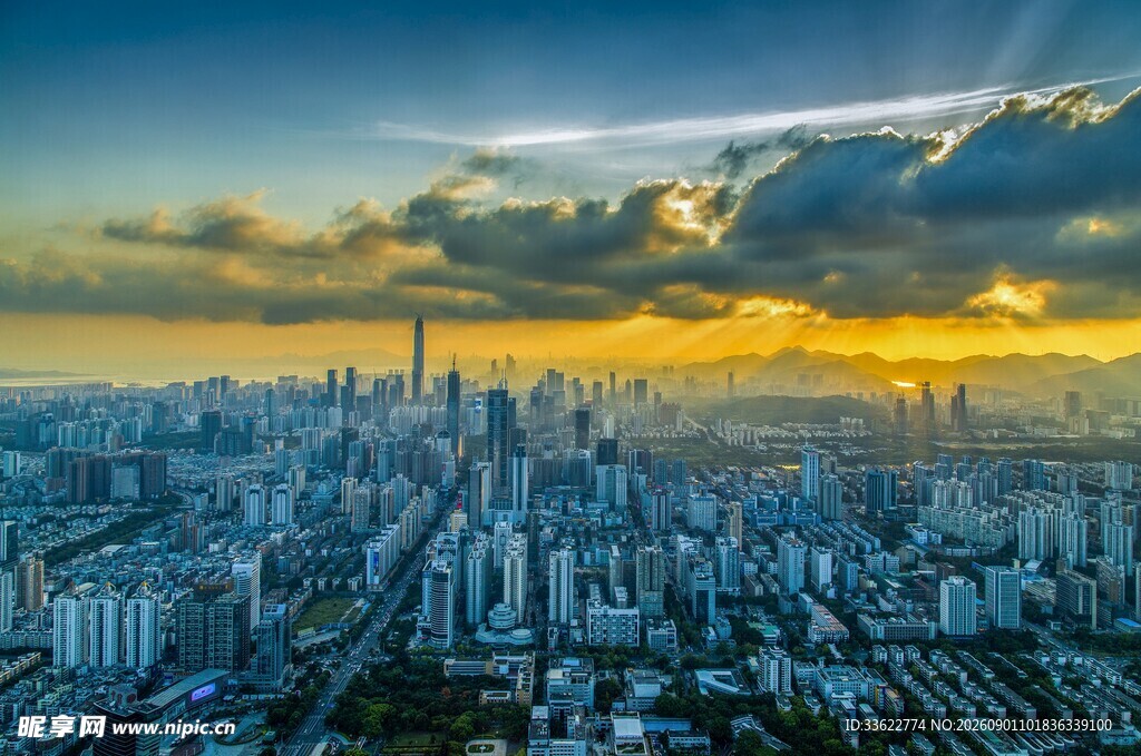 城市天际线的壮丽黄昏景色