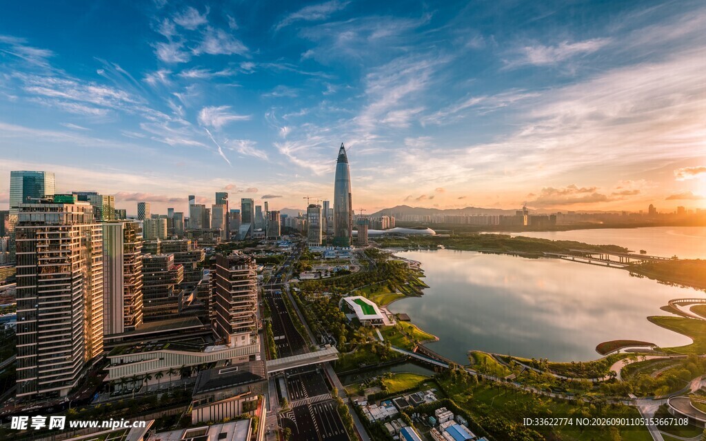 城市河畔日落壮丽景观