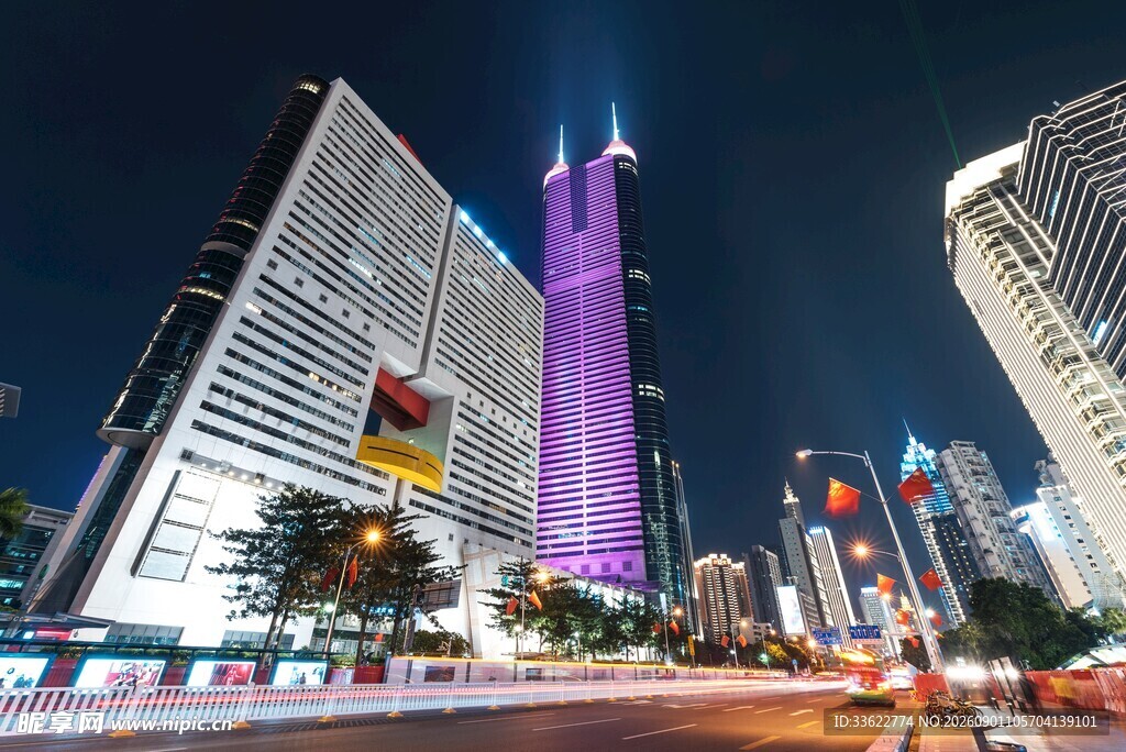 都市夜景中的璀璨摩天大楼