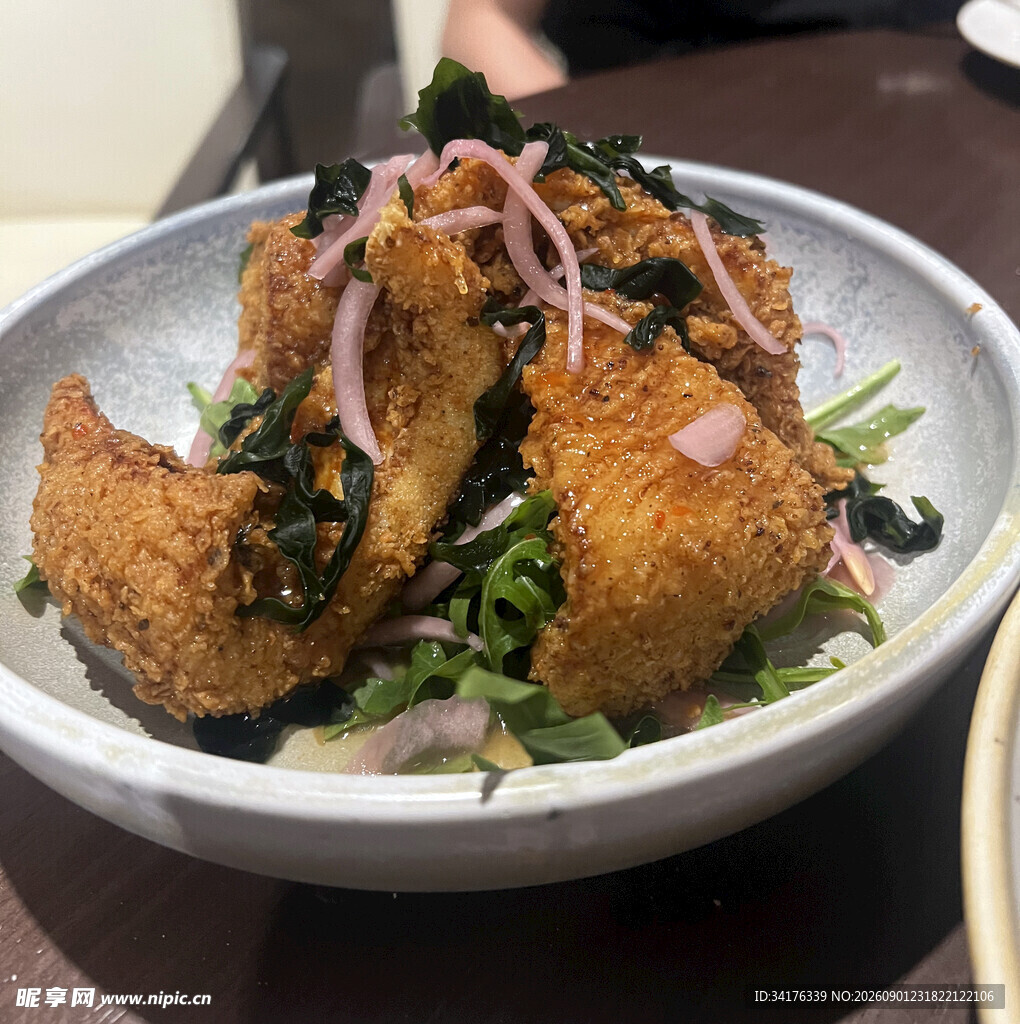香酥炸物蔬菜沙拉