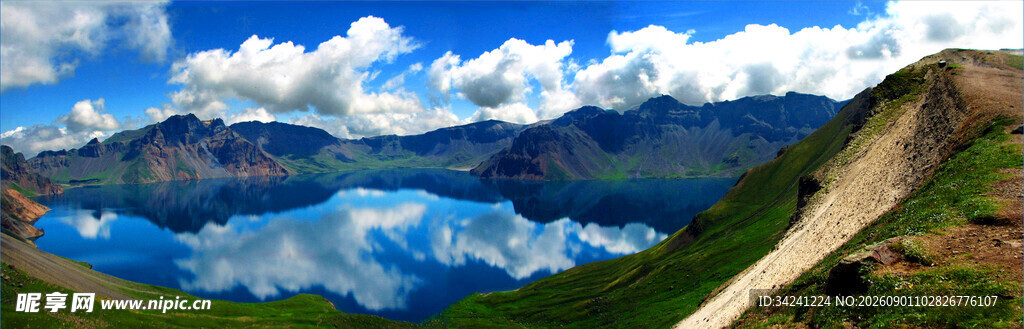 壮丽高山湖泊美景