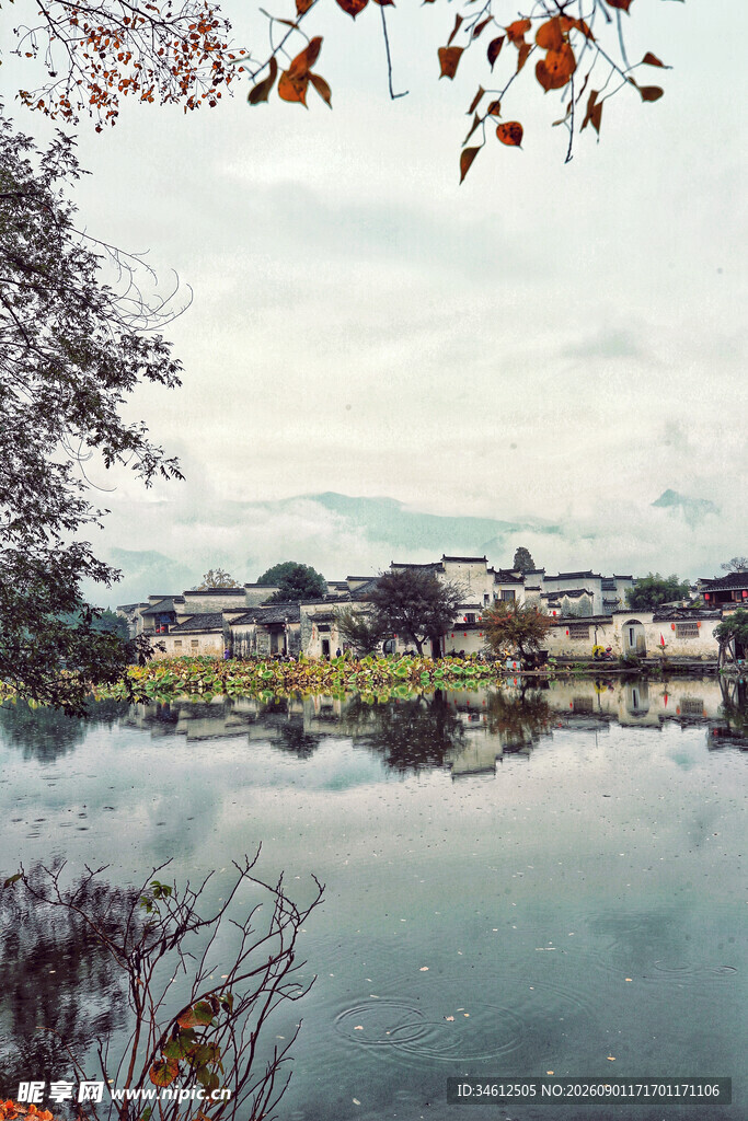 湖畔古村景致