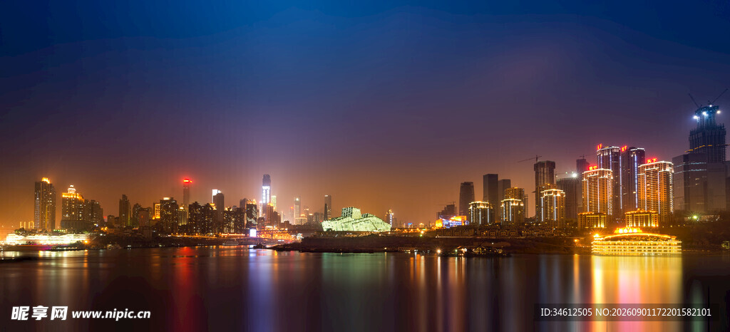城市夜景湖畔璀璨灯光秀