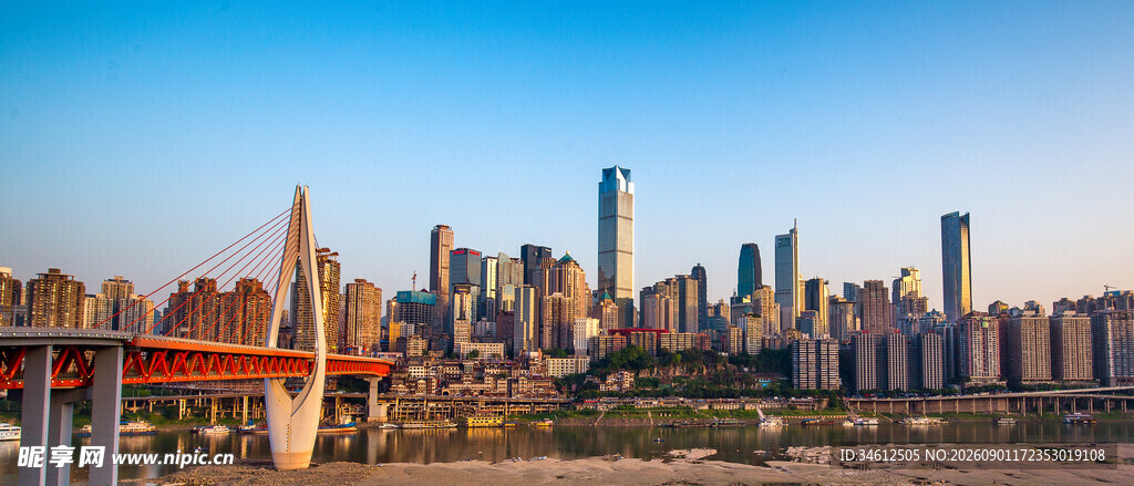 城市天际线与桥梁景观