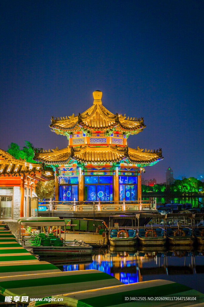 古建夜景璀璨绚丽的中式楼阁