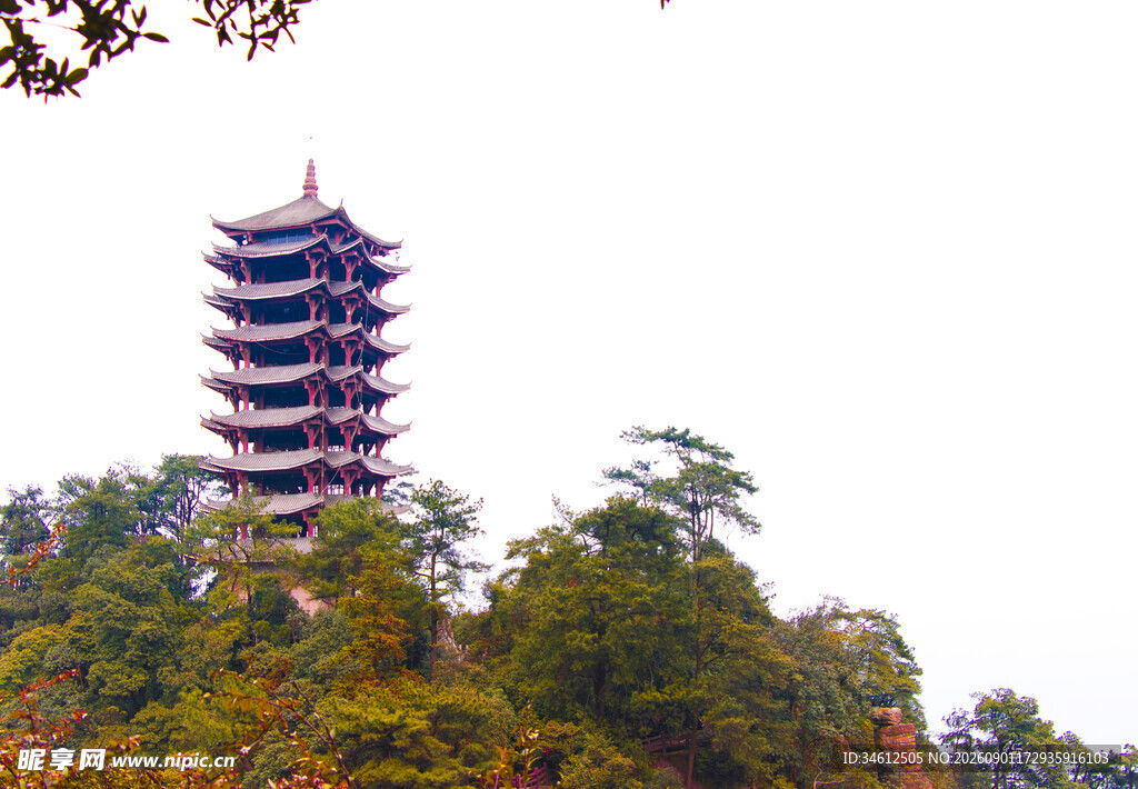 山林中的多层古塔