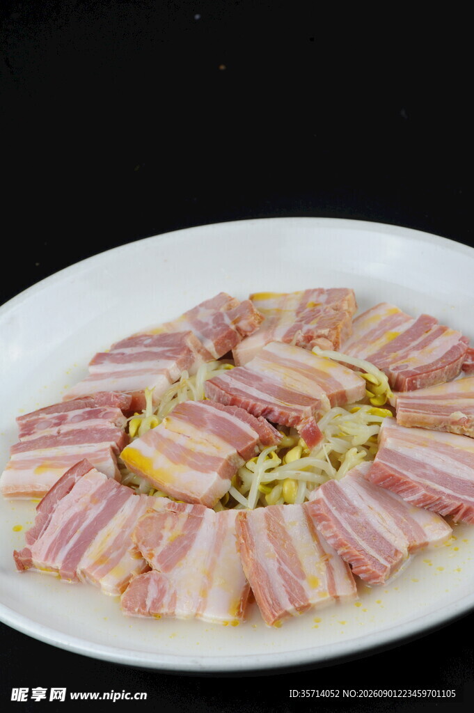豆芽蒸咸肉