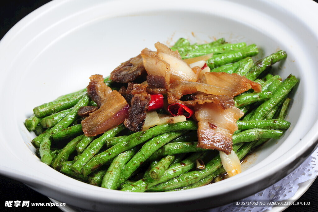 豆角焖五花肉 