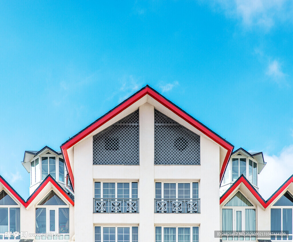 多彩屋顶的现代建筑