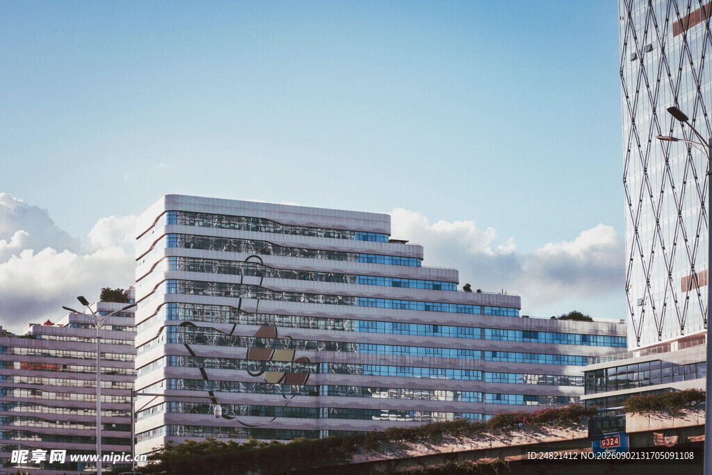 现代城市中的高楼建筑