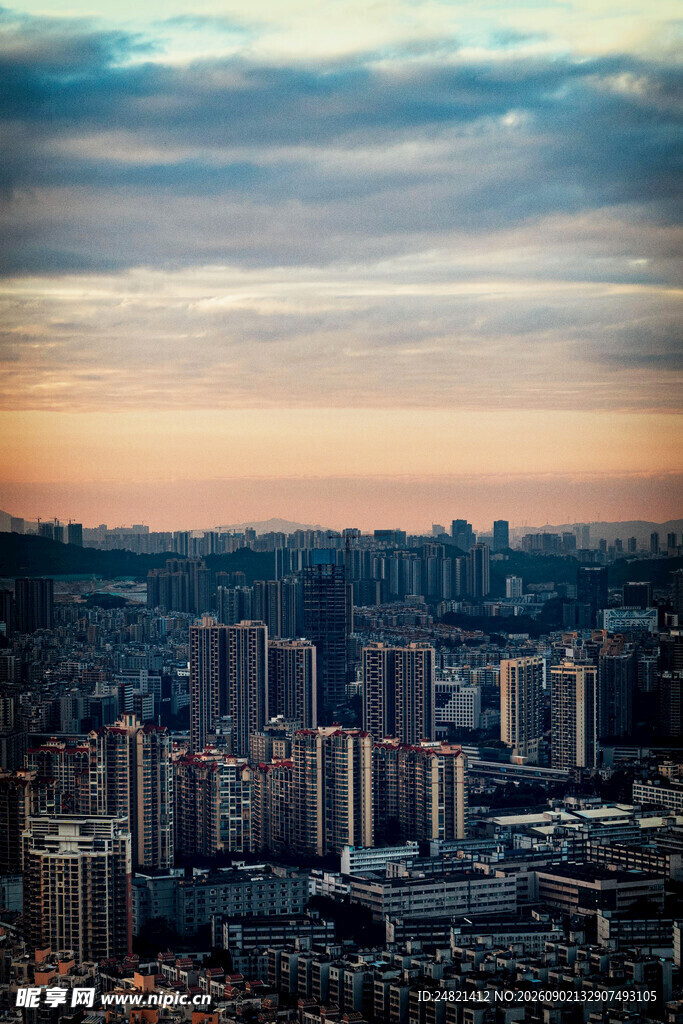 城市黄昏天际线景观
