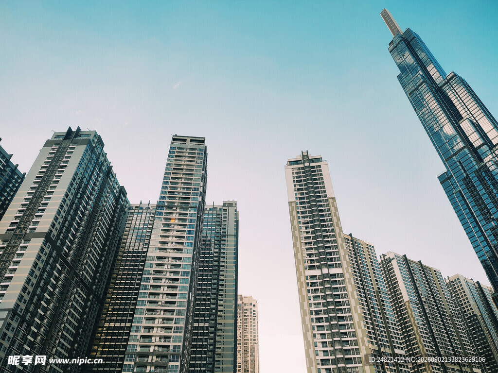 摩天大楼林立的城市景观