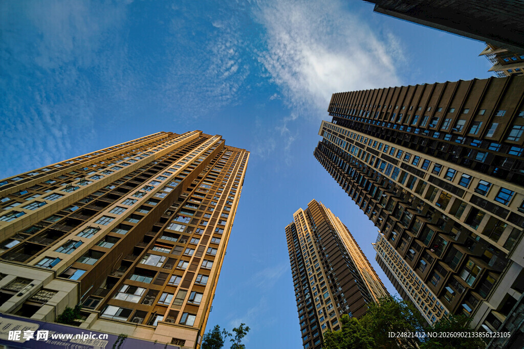 仰视城市高楼大厦景观