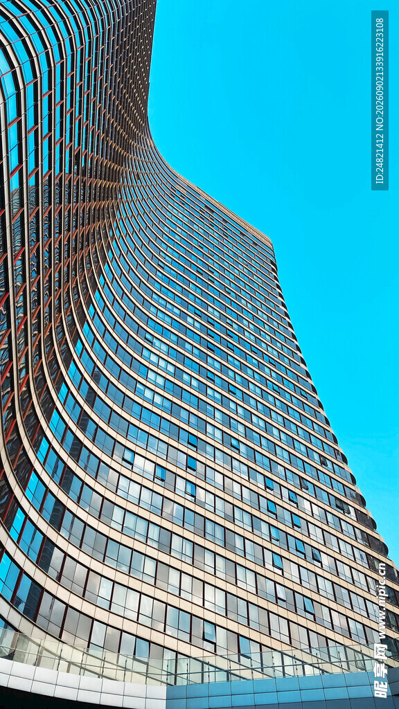 现代扭曲建筑外观特写