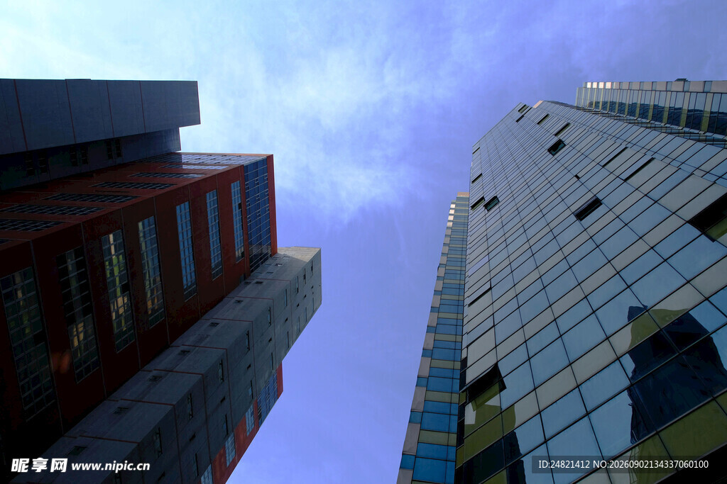 仰视城市高楼建筑景观