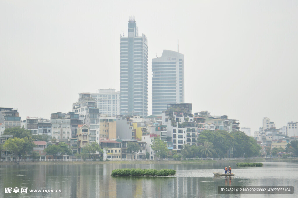 湖畔城市景观