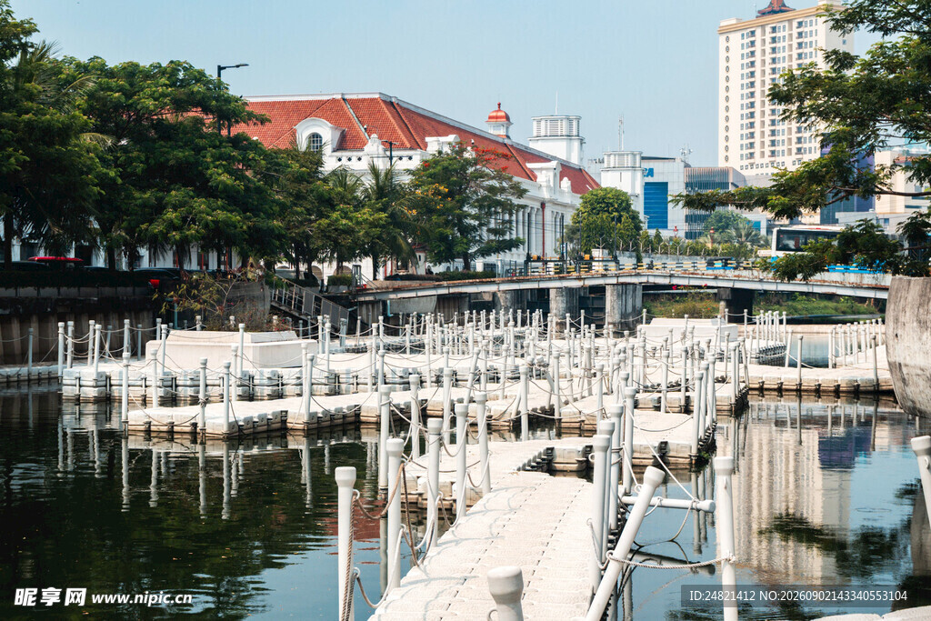 河畔码头景致