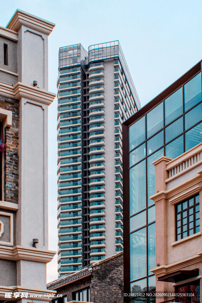 城市高楼与传统建筑景观
