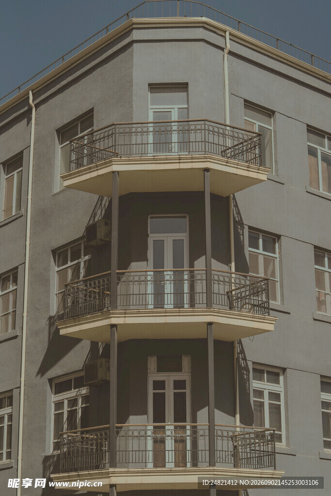 多层建筑的阳台外观