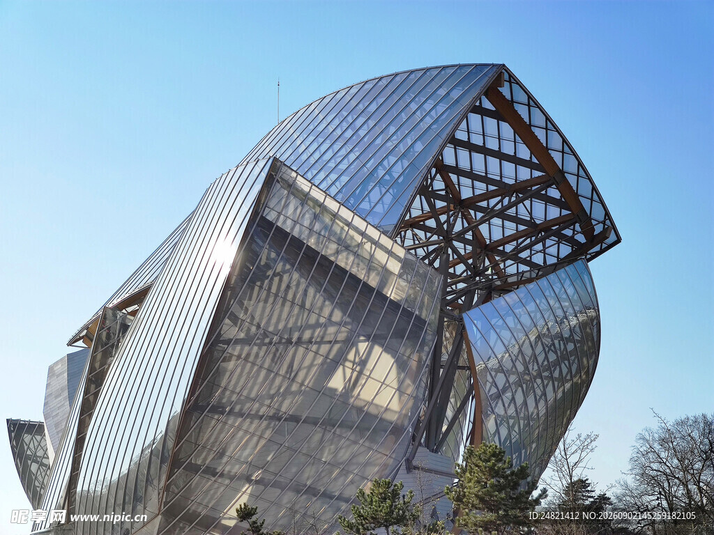 现代独特造型的金属建筑