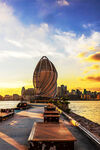海滨独特建筑的黄昏美景