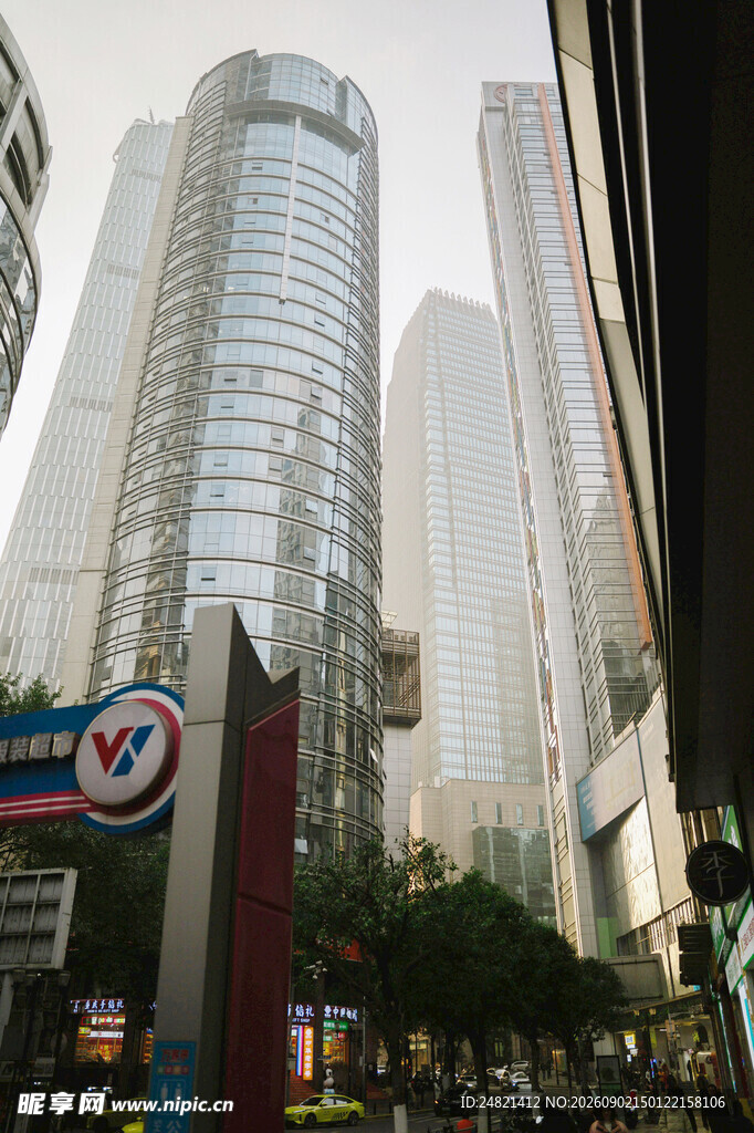 都市繁华高楼林立景象