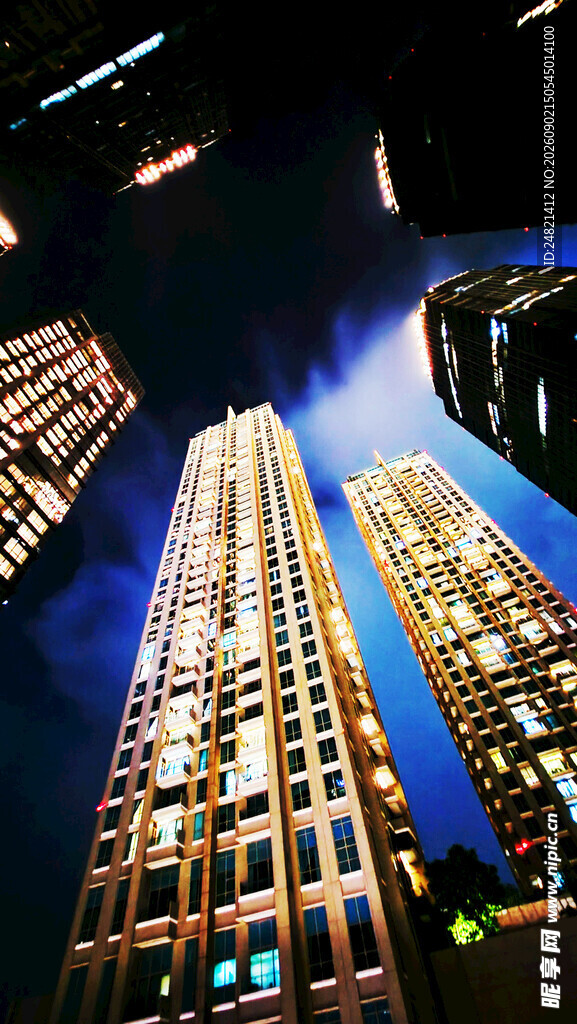 都市璀璨夜景摩天大楼