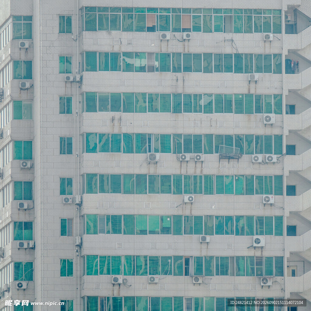 高楼外立面的空调外机景观