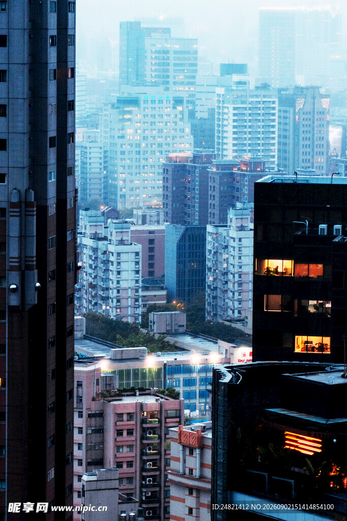 都市高楼林立的繁华景象