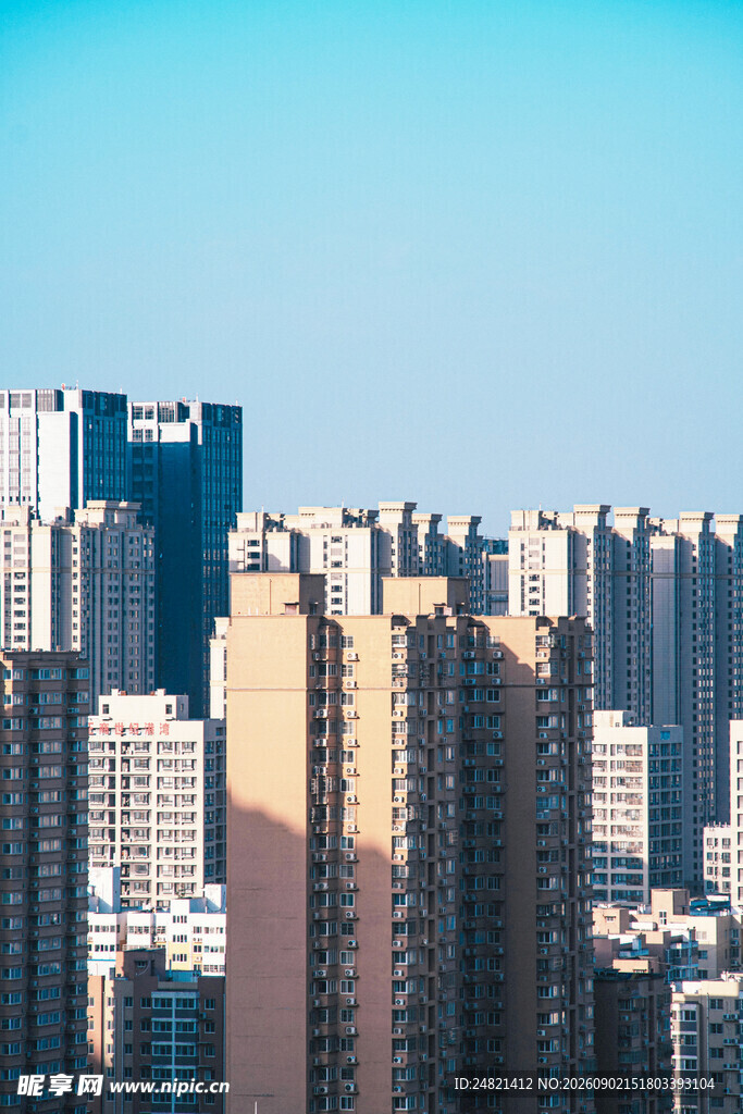 城市高楼林立的天际线