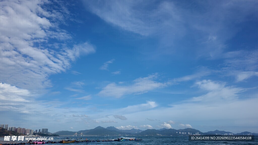 蓝天碧海间的美丽景致