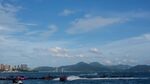 海滨风光海浪与远山相映