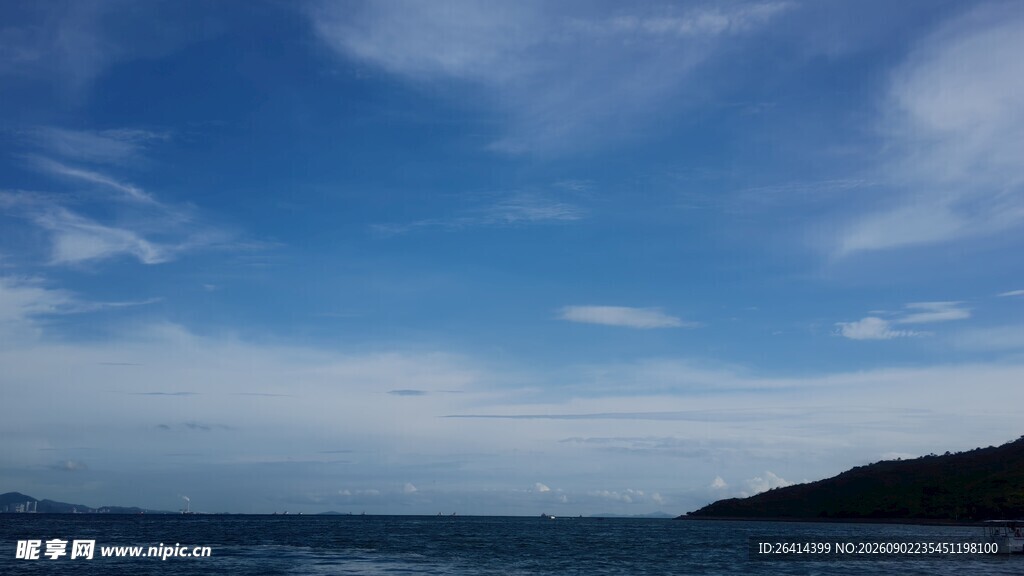 海边蓝天美景