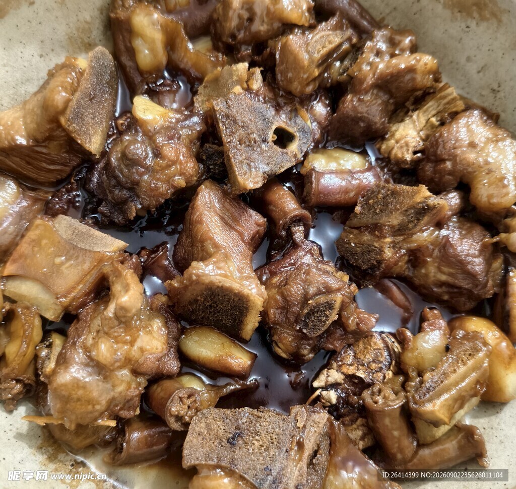 美味排骨炖粉肠
