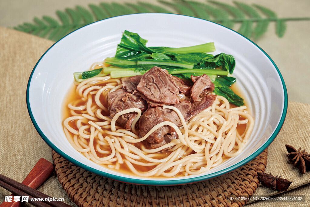 牛肉青菜拌面
