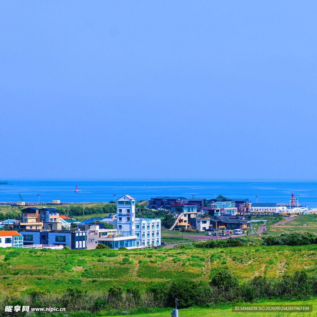 海滨村庄风光
