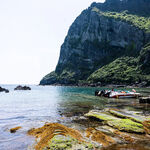 海边青山绿水的美丽景致