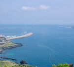 俯瞰蔚蓝大海与海岸风光
