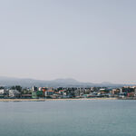 海滨城市风光远眺