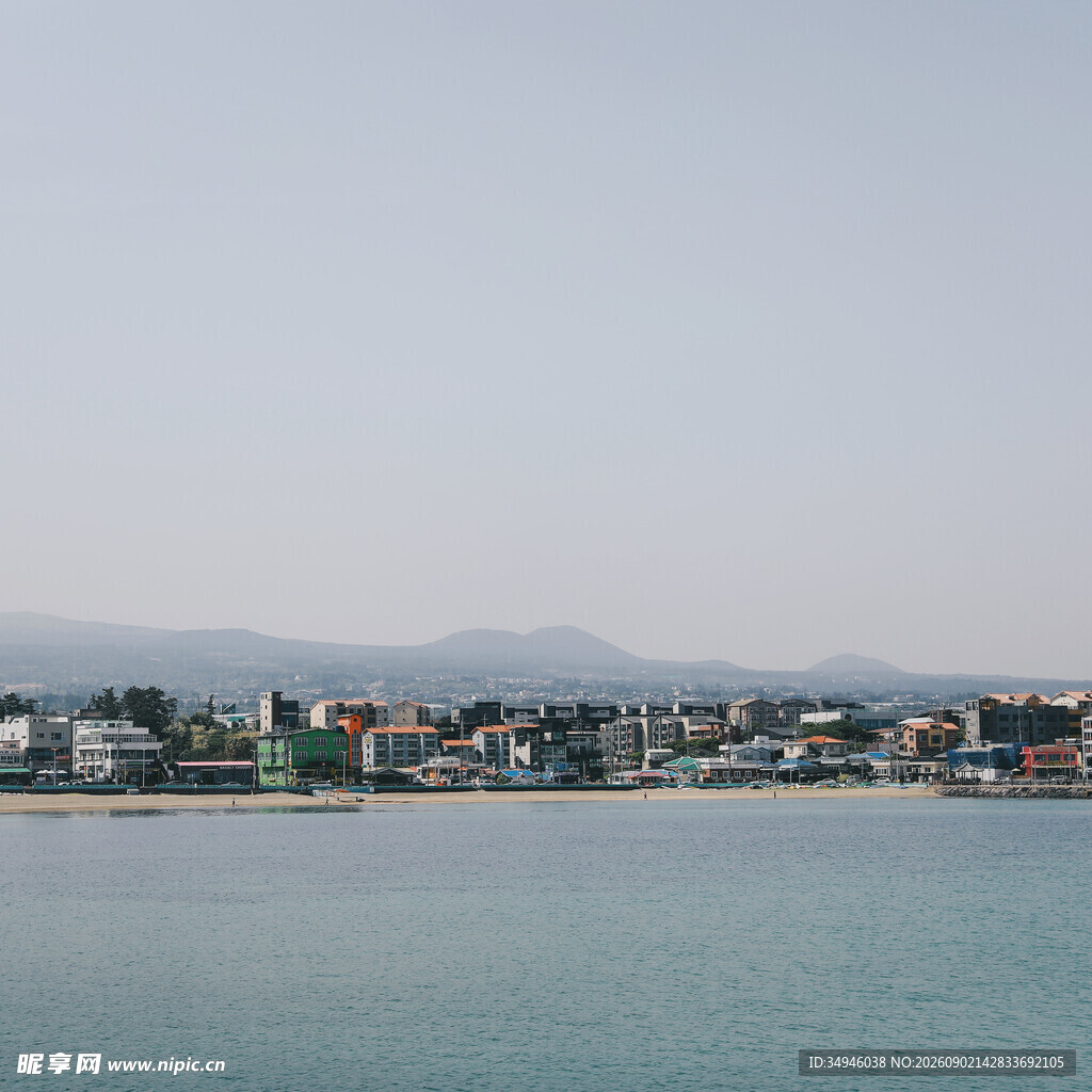 海滨城市风光远眺